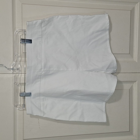 Carmen Marc Valvo pull on stretch shorts - L - white - Picture 4 of 6